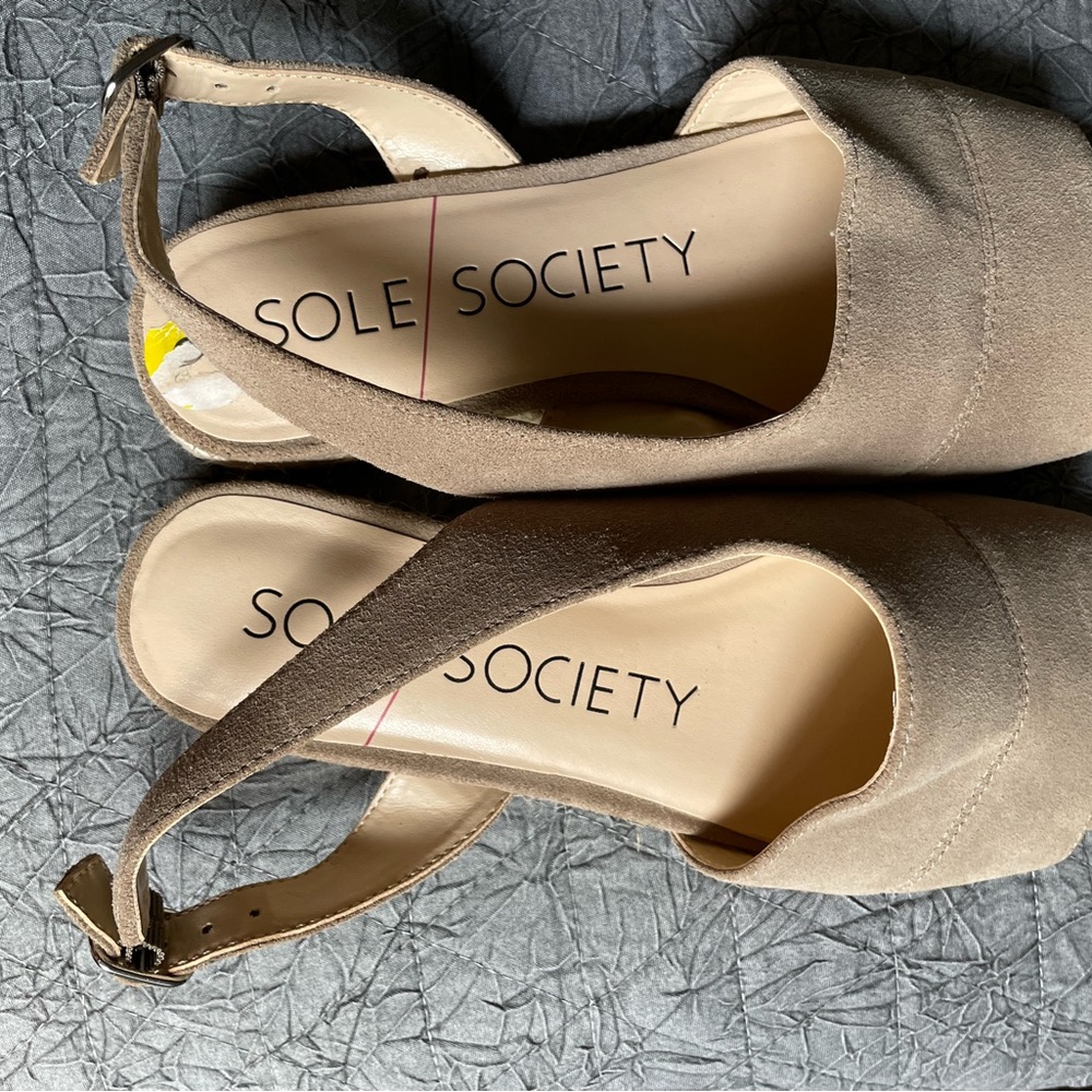 Open toe shoe
